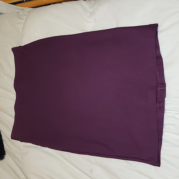 Torrid Premium Ponte high waisted stretch pencil skirt in size 00 (10) - Picture 5 of 10